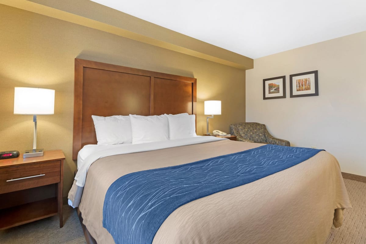 In-room safe, desk, laptop workspace, iron/ironing board