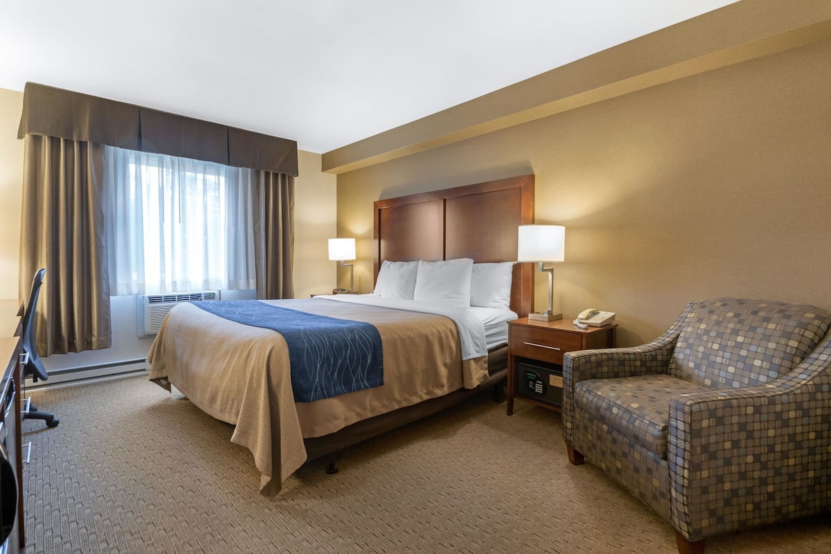 In-room safe, desk, laptop workspace, iron/ironing board