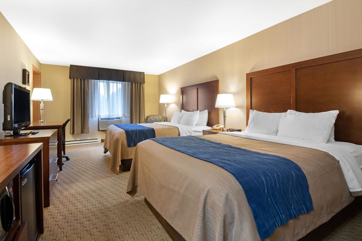 In-room safe, desk, laptop workspace, iron/ironing board