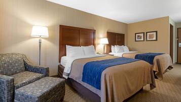 Een kluis op de kamer, een bureau, een laptopwerkplek