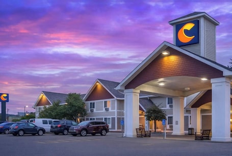 Exterior. Comfort Inn Iron Mountain North