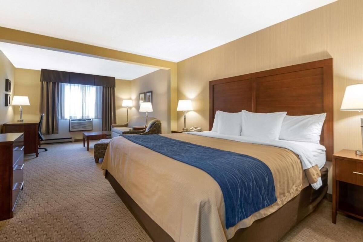 In-room safe, desk, laptop workspace, iron/ironing board