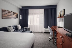 Premium bedding, desk, laptop workspace, iron/ironing board - Courtyard by Marriott Rockville (Rockville)