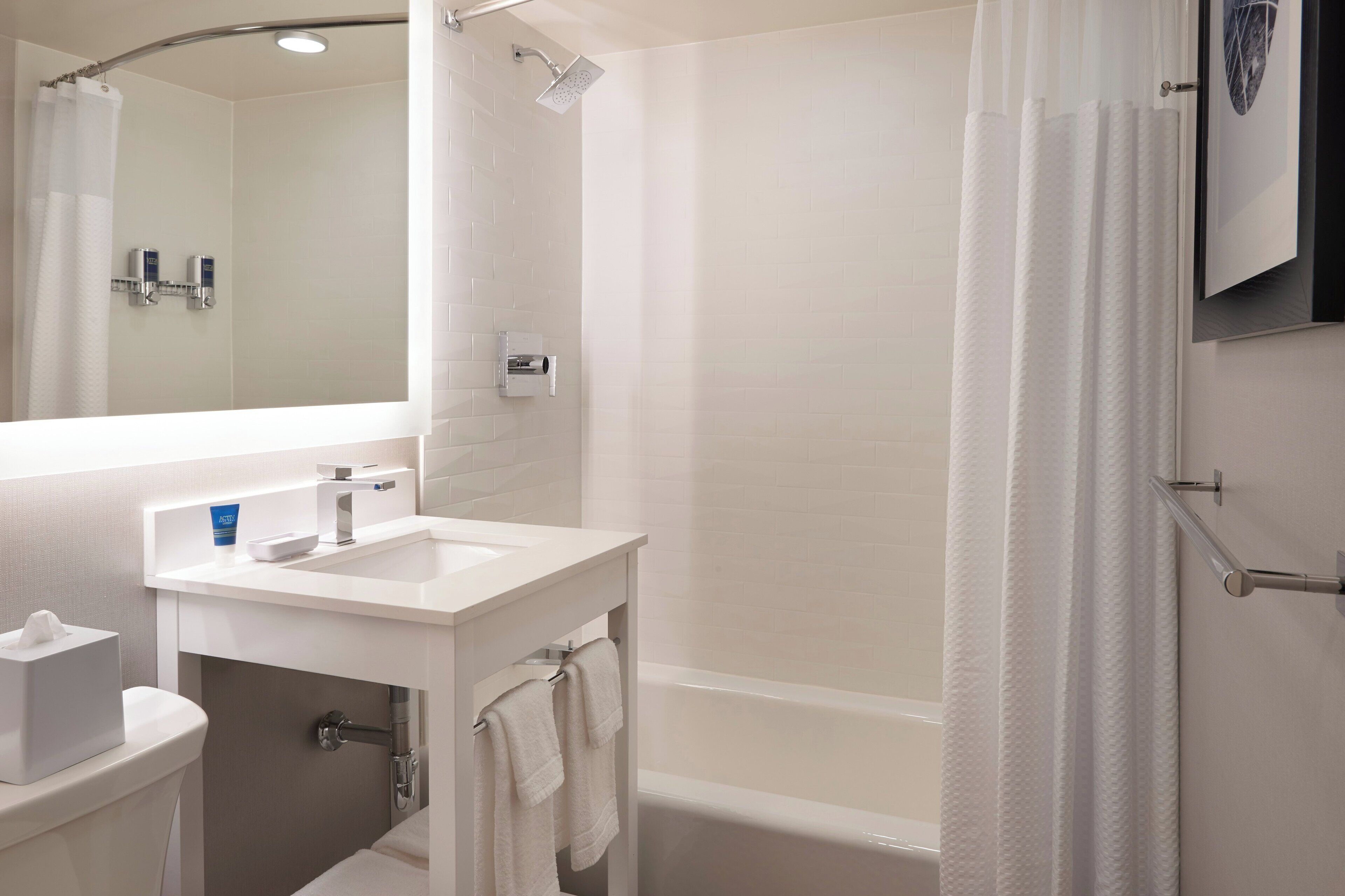 combined shower/bathtub, eco-friendly toiletries, hair dryer, towels