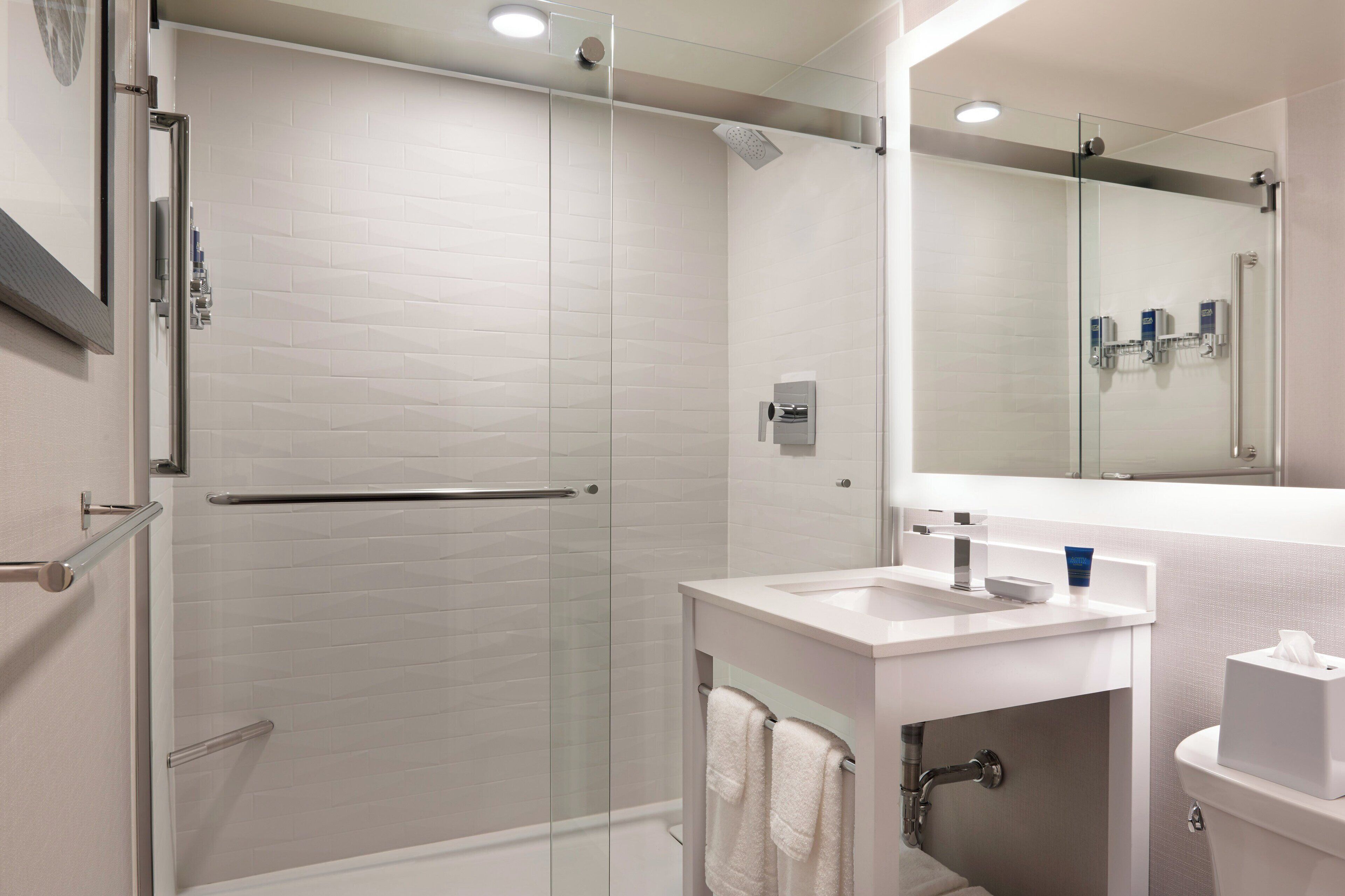 combined shower/bathtub, eco-friendly toiletries, hair dryer, towels