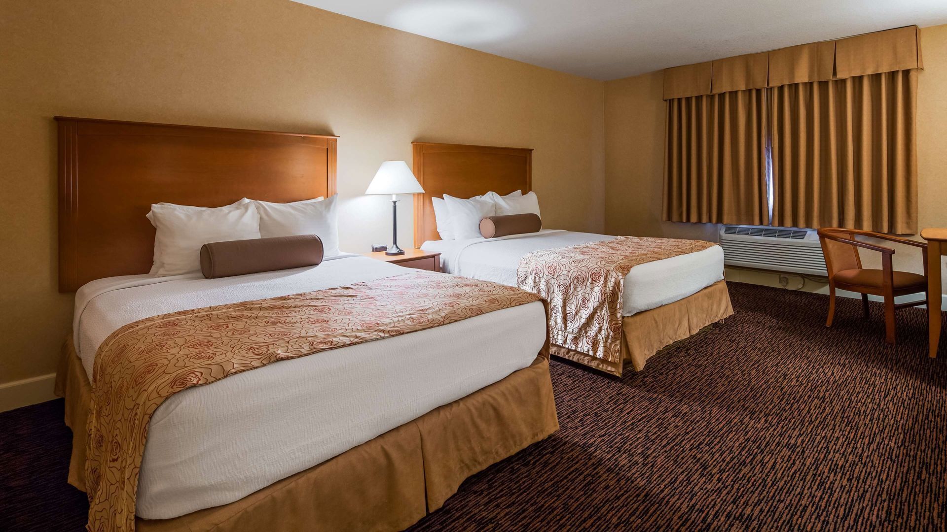 Premium bedding, in-room safe, blackout drapes, iron/ironing board