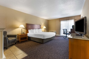 Standard Room, 1 King Bed, Non Smoking, Fireplace (Oversized Room) | Premium bedding, in-room safe, blackout drapes, iron/ironing board