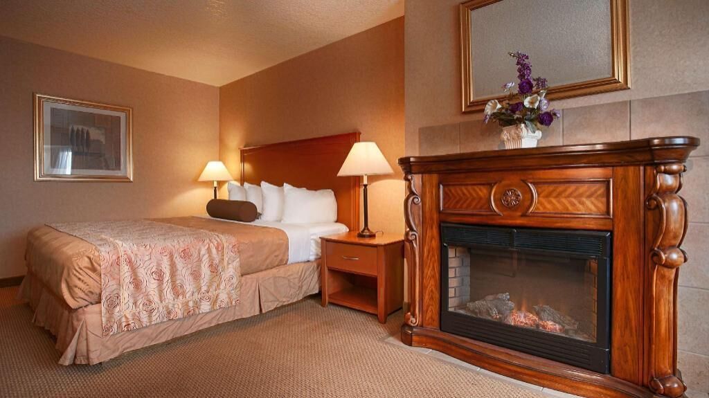 Premium bedding, in-room safe, blackout drapes, iron/ironing board