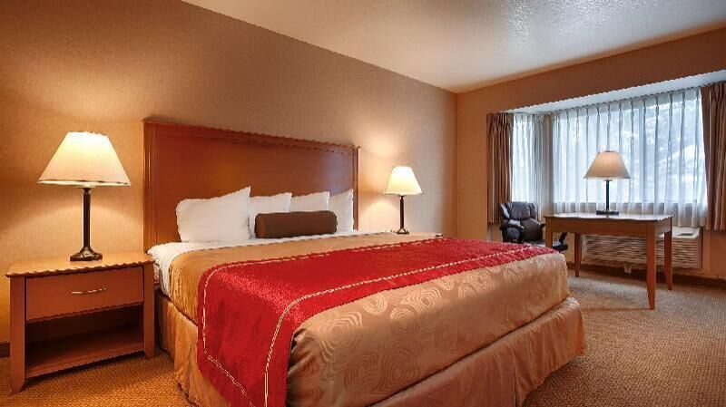 Premium bedding, in-room safe, blackout drapes, iron/ironing board