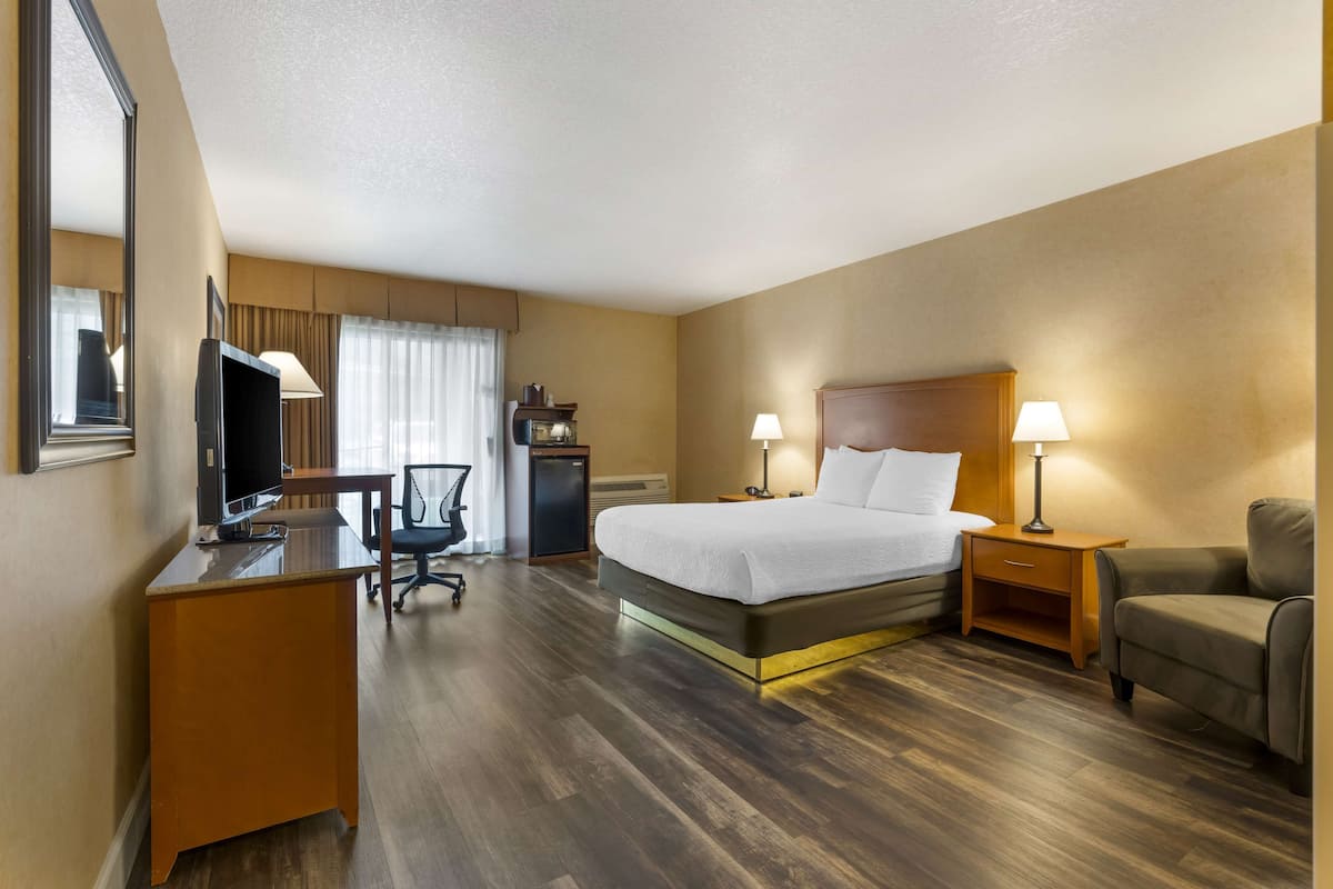 Standard Room, 1 Queen Bed, Accessible, Bathtub