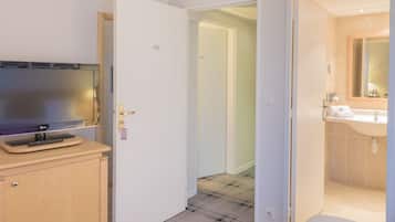Family Room, Multiple Beds, Connecting Rooms (2 rooms close together)