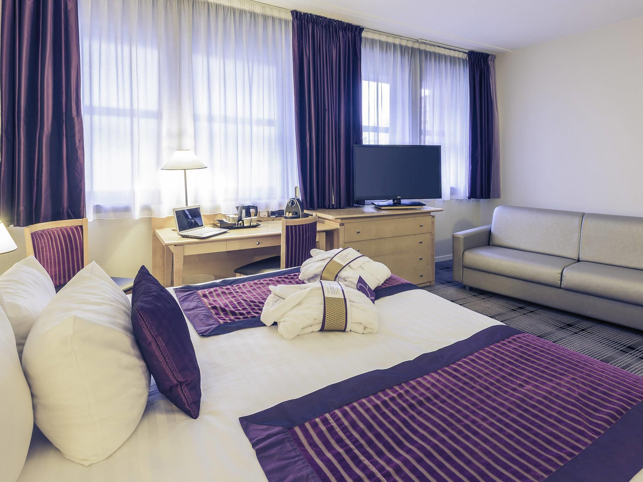 Privilege, Kamer, 1 kingsize bed met slaapbank | Een kluis op de kamer, een bureau, geluiddichte muren