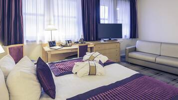 Privilege, Room, 1 King Bed with Sofa bed | In-room safe, desk, soundproofing, iron/ironing board