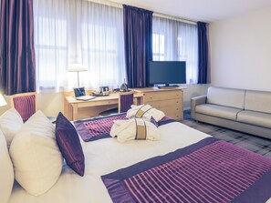 Privilege, Room, 1 King Bed with Sofa bed | In-room safe, desk, soundproofing, iron/ironing board