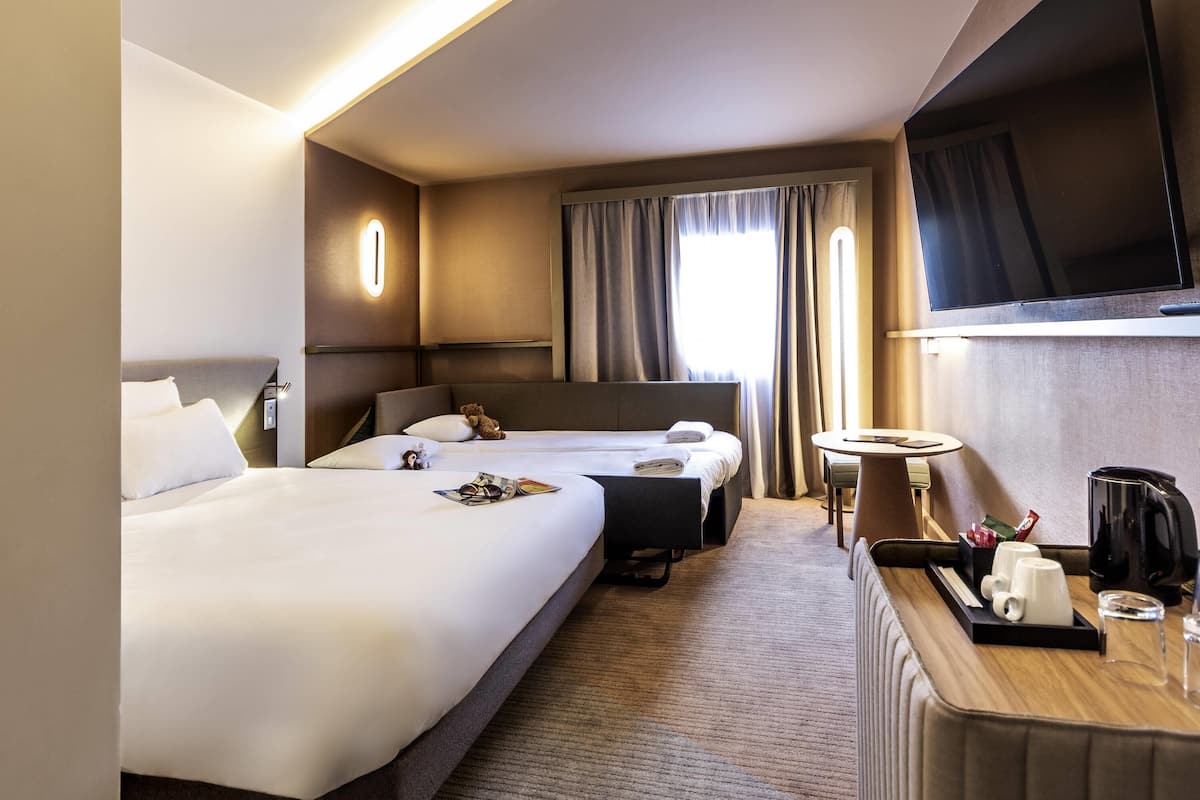 Family Room, Multiple Beds