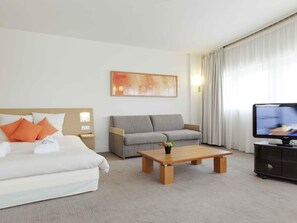 Premium bedding, in-room safe, desk, blackout drapes - Novotel Paris Orly Rungis (Rungis)