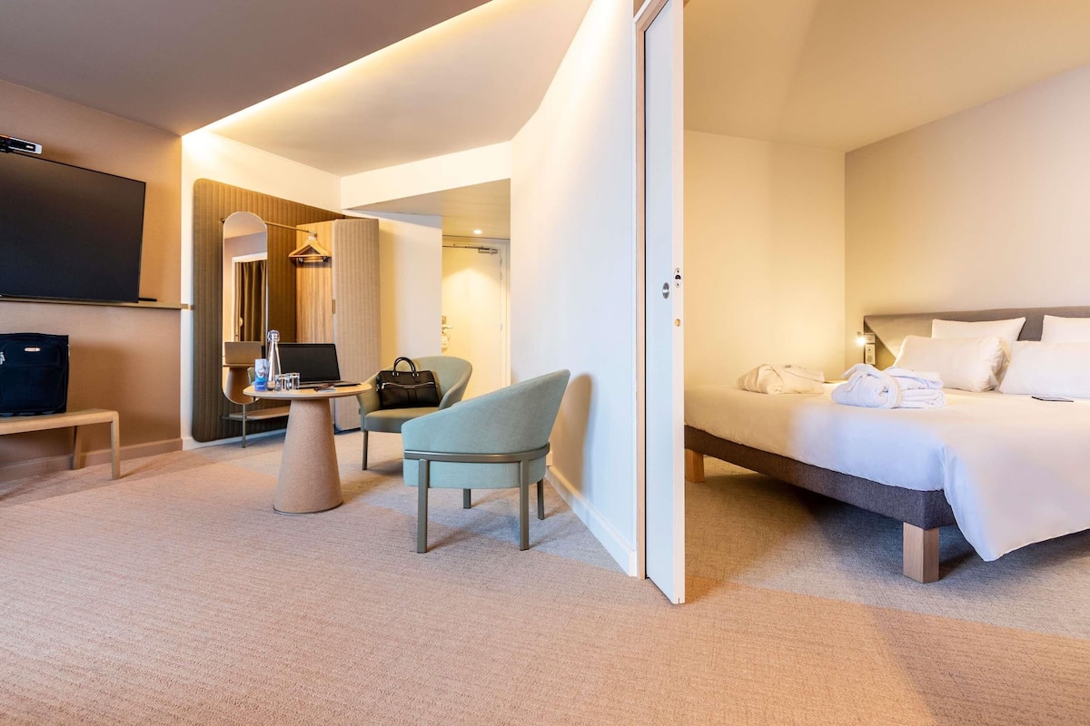 Suite, 1 Queen Bed with Sofa bed | Premium bedding, in-room safe, desk, blackout curtains