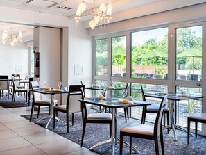 Breakfast, lunch and dinner served - Novotel Paris Orly Rungis (Rungis)