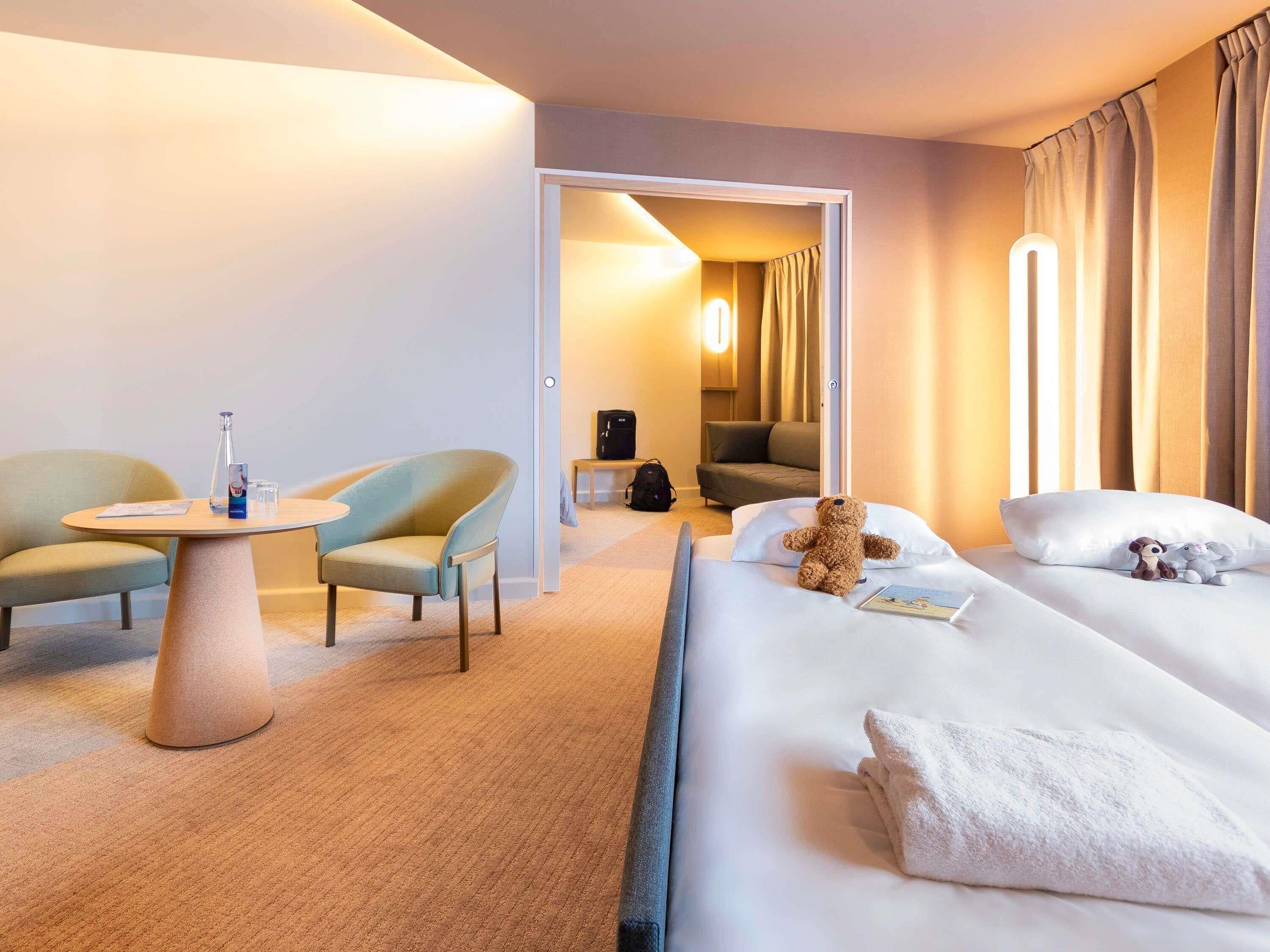 Premium bedding, in-room safe, desk, blackout drapes