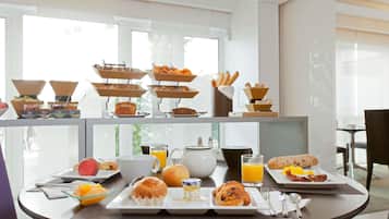 Frokost, lunsj og middag serveres