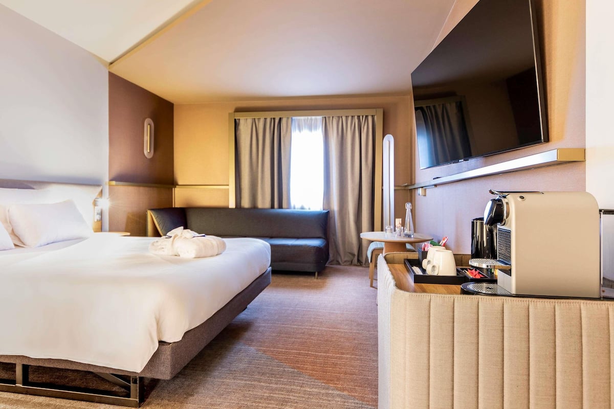 Executive Room, 1 Double Bed with Sofa bed | Premium bedding, in-room safe, desk, blackout drapes