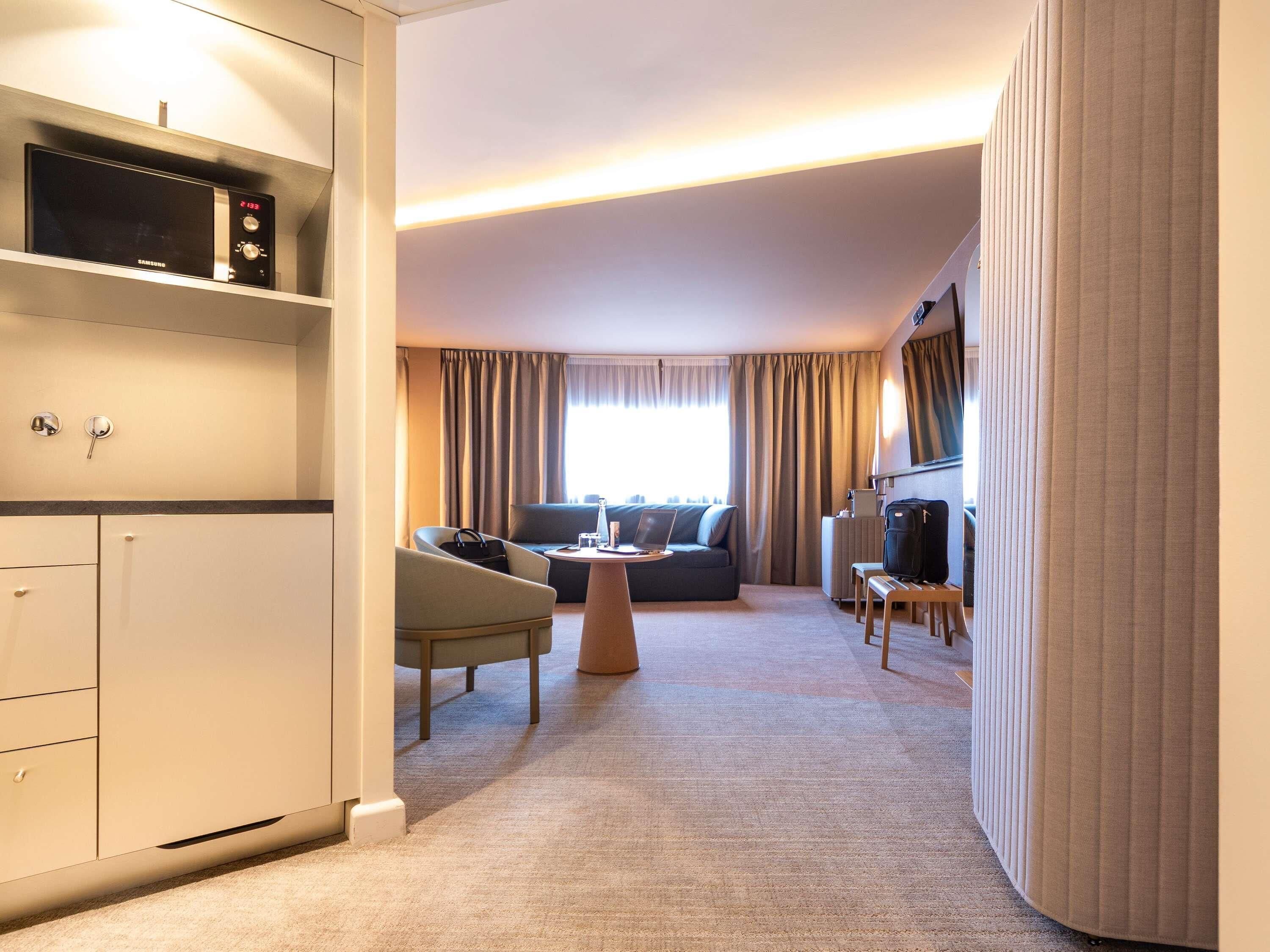 Suite, 1 Queen Bed with Sofa bed | Premium bedding, in-room safe, desk, blackout curtains