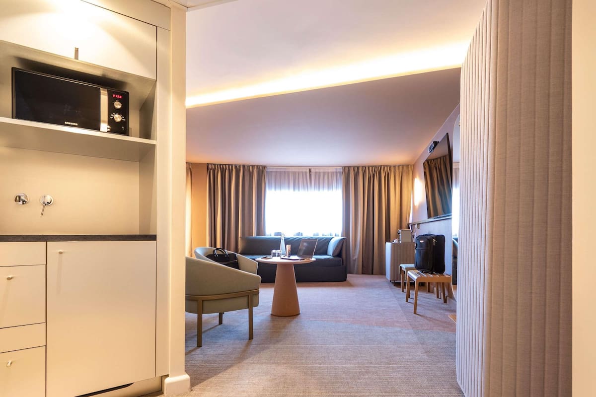 Suite, 1 Queen Bed with Sofa bed | Premium bedding, in-room safe, desk, blackout drapes