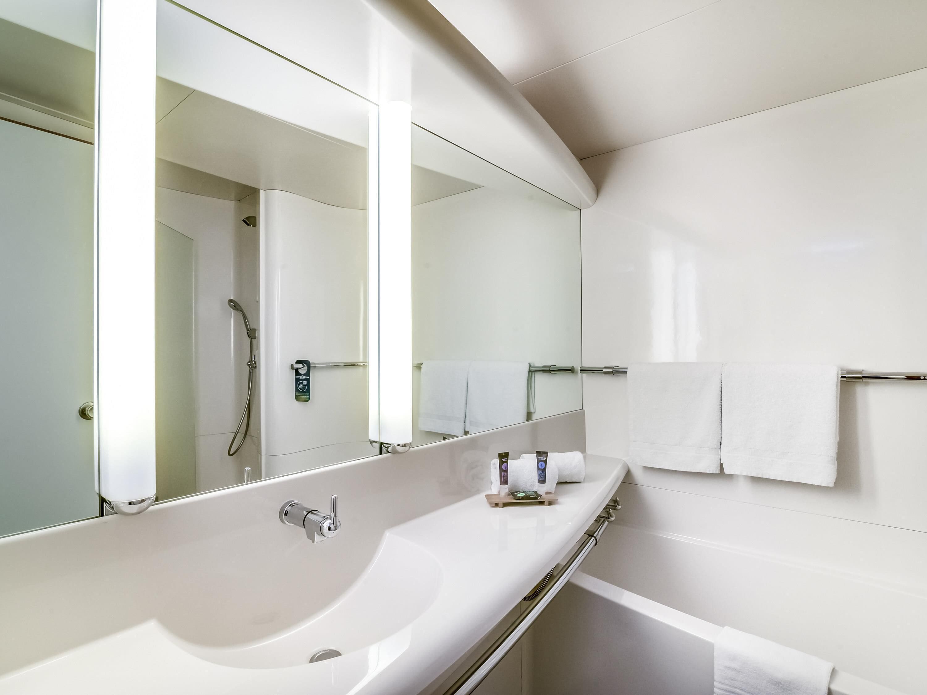 Bathtub dan shower terpisah