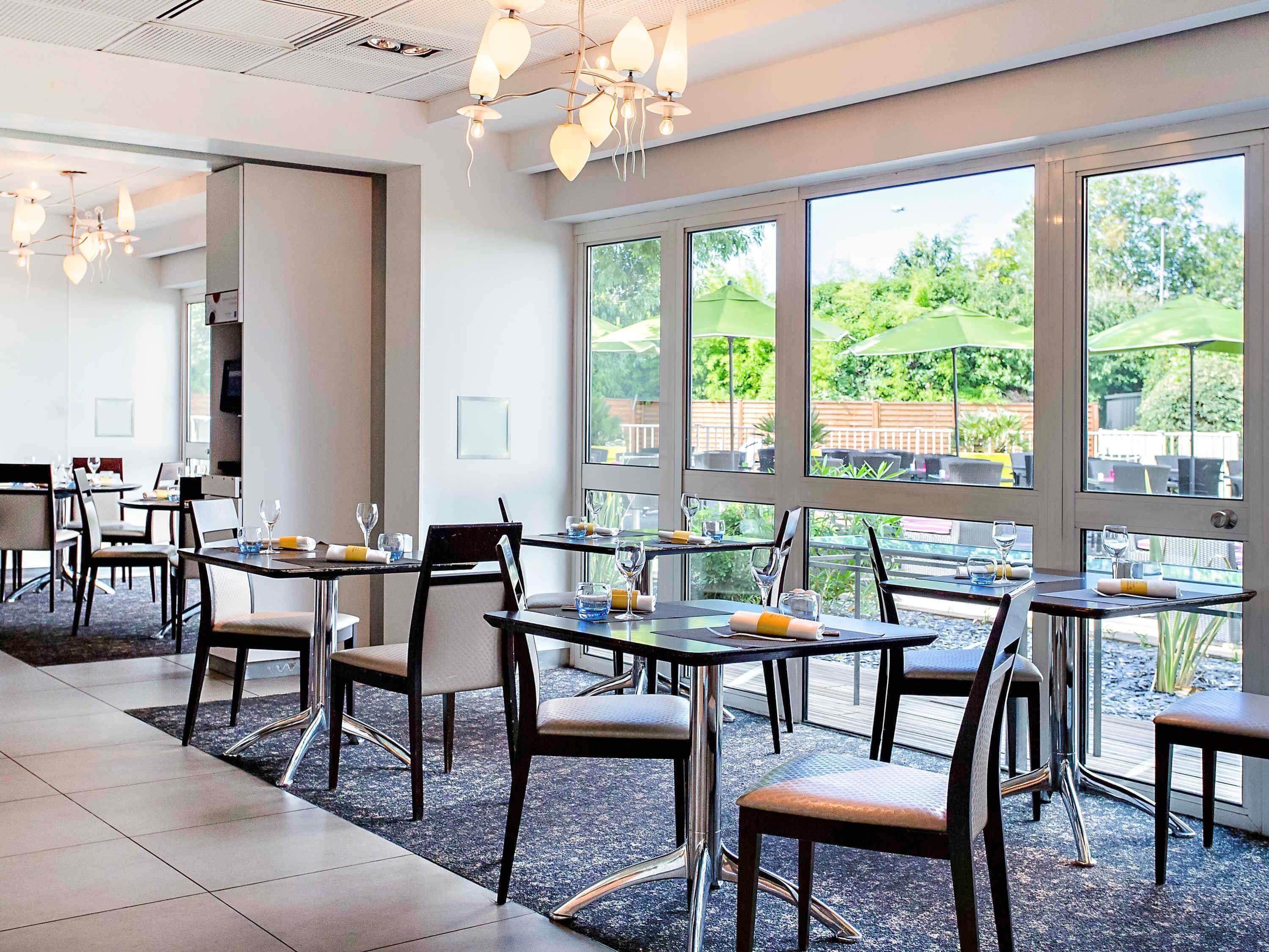 Breakfast, lunch and dinner served