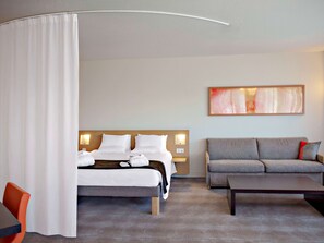 Premium bedding, in-room safe, desk, blackout drapes - Novotel Paris Orly Rungis (Rungis)