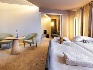 Family Suite, 1 Double Bed with Sofa bed | Premium bedding, in-room safe, desk, blackout drapes