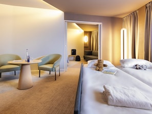 Family Suite, 1 Double Bed with Sofa bed | Premium bedding, in-room safe, desk, blackout drapes