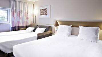 Luxe beddengoed, een kluis op de kamer, een bureau