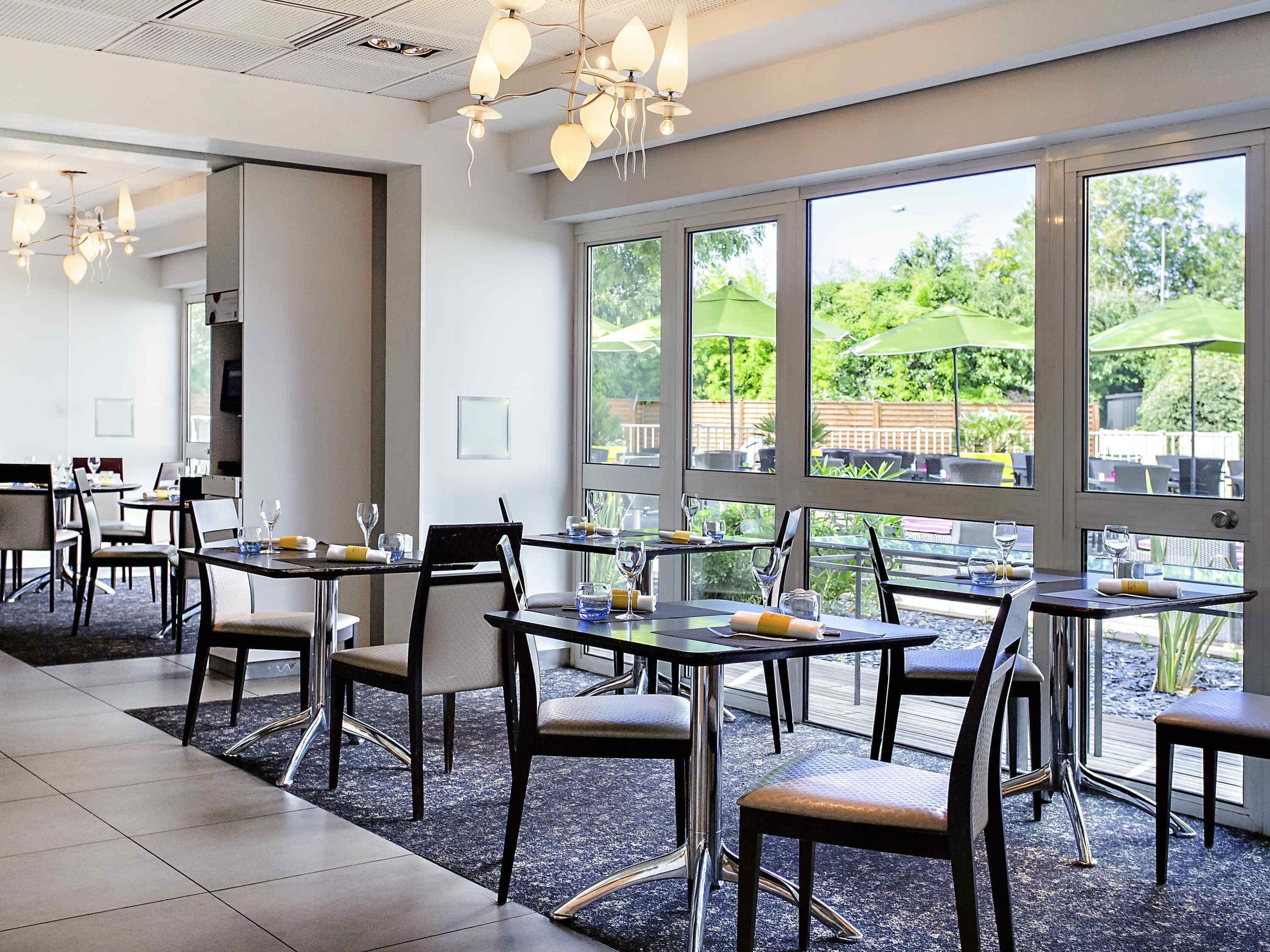 Petit déjeuner, déjeuner et dîner servis sur place