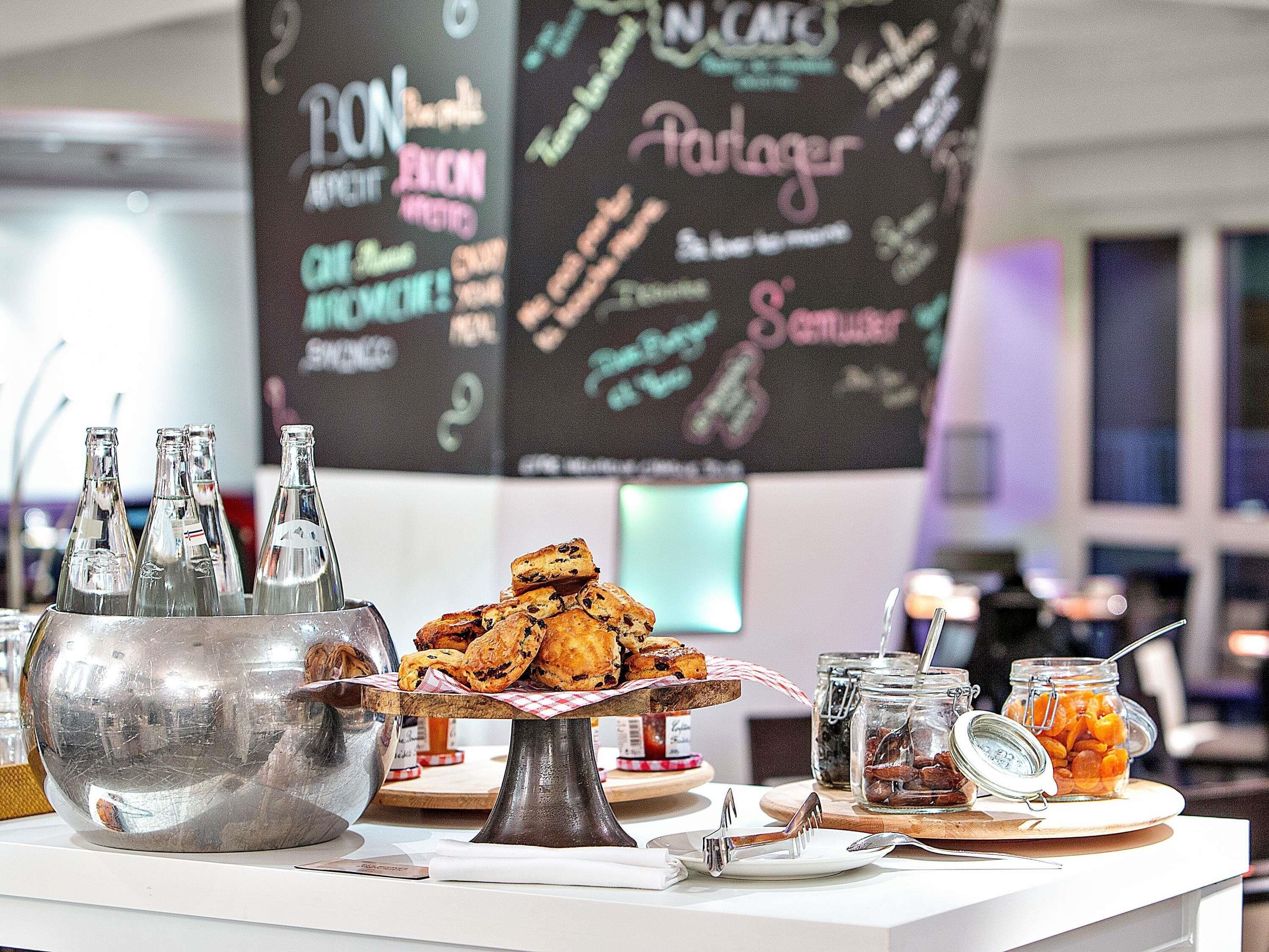 breakfast, lunch and dinner served