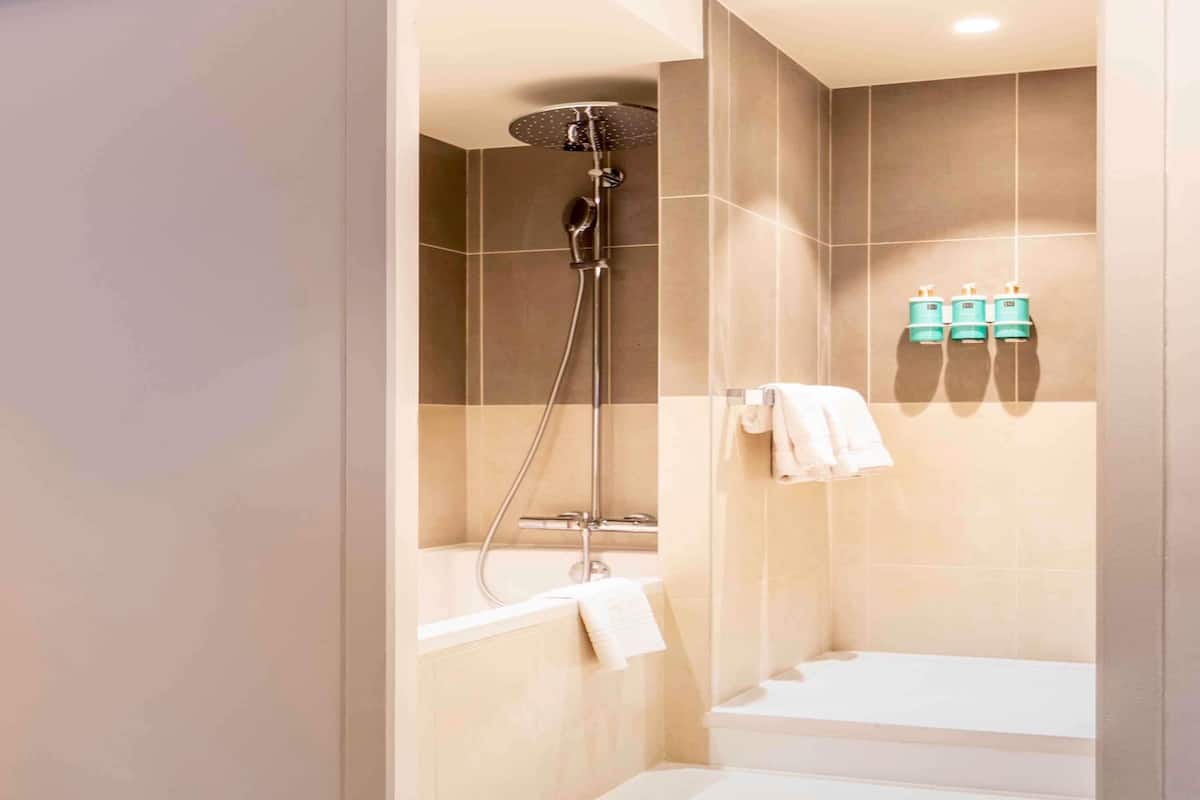 Premium bedding, in-room safe, desk, blackout curtains