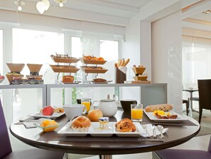 Frokost, lunsj og middag serveres