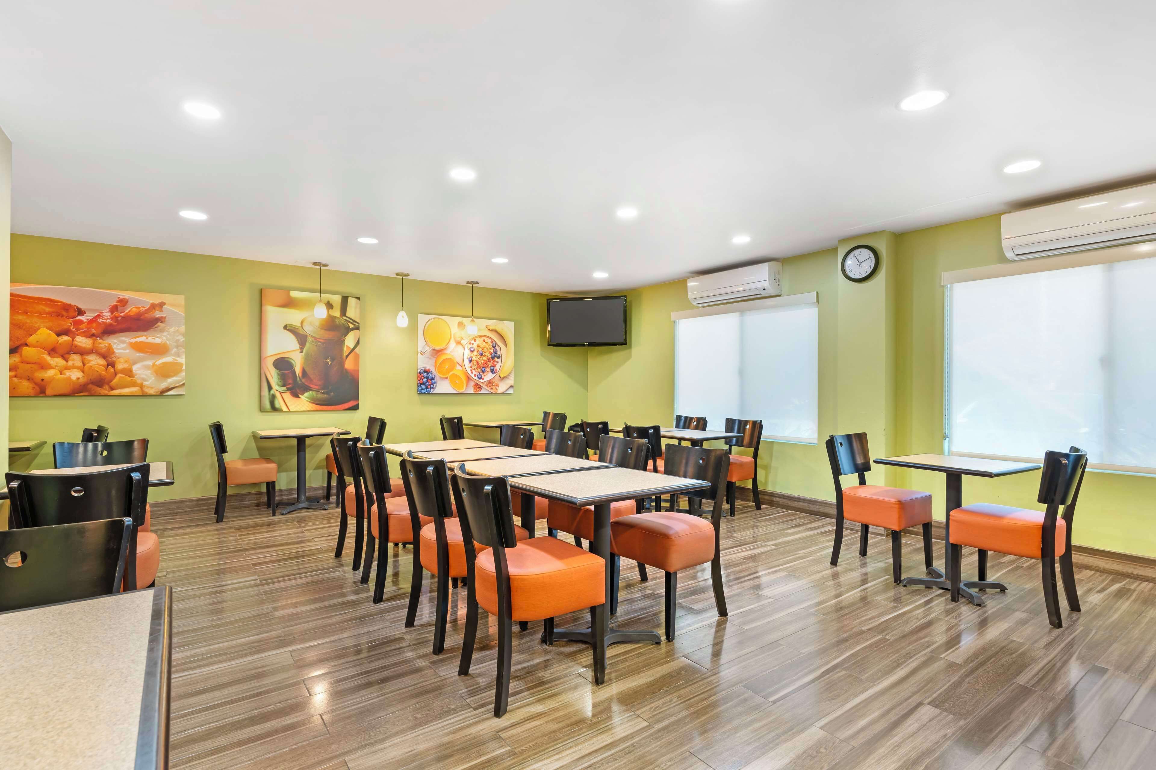 매일 뷔페 무료 아침 식사 포함