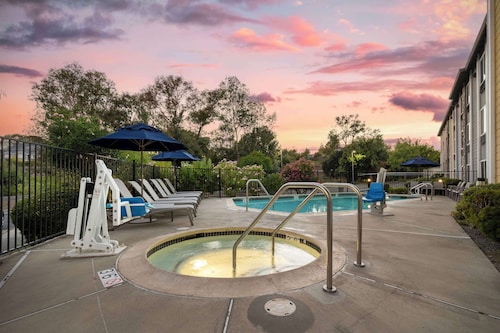 Best Western Plus Heritage Inn