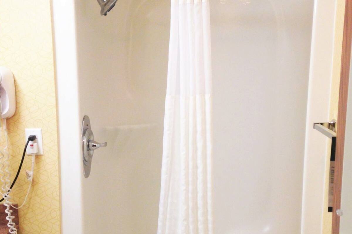 Banheiro | Produtos de toalete grátis, secador de cabelo, toalhas de banho