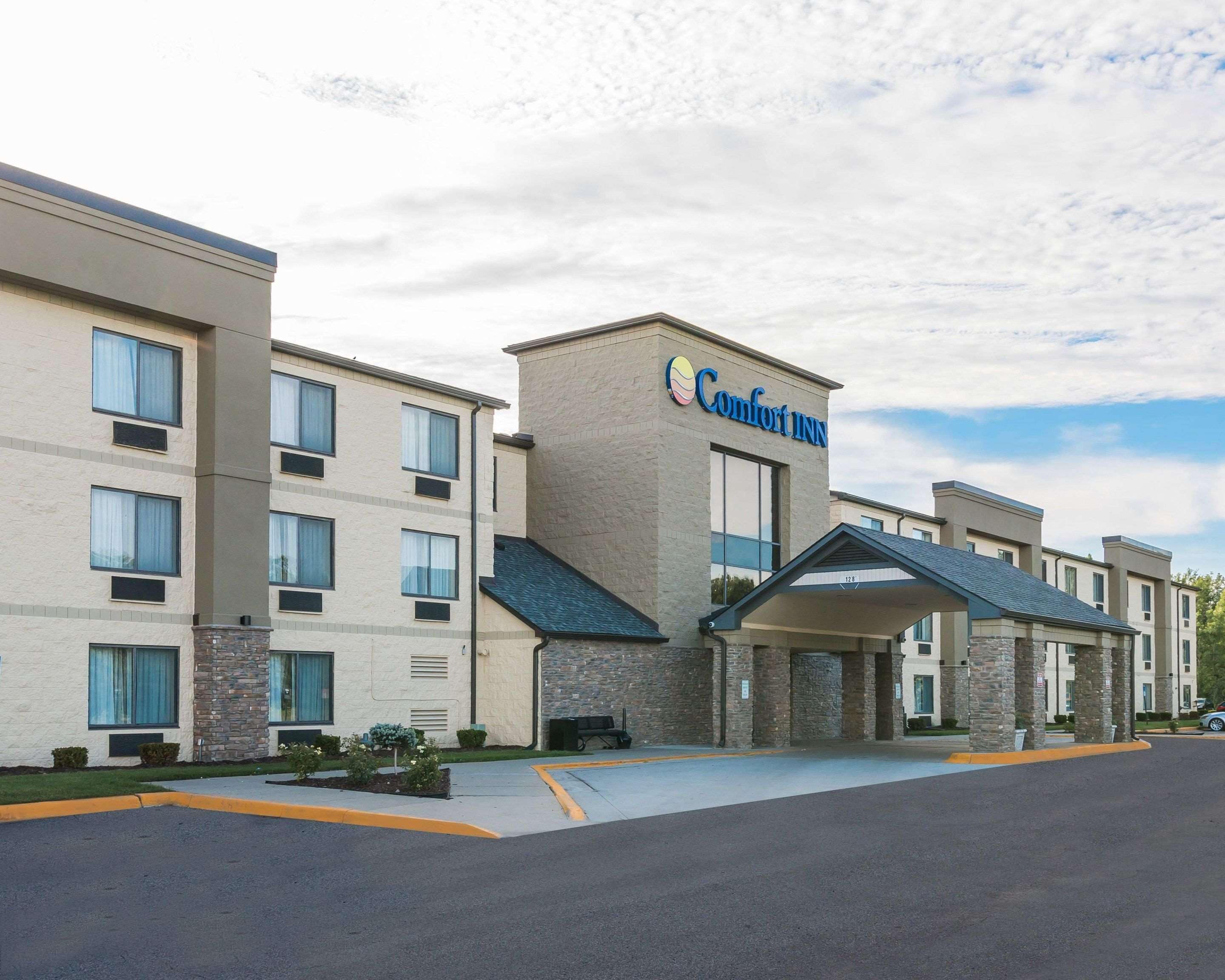 A Comfort Inn hotel with a modern facade, multiple floors, and a covered entrance.