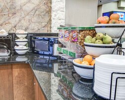 包含每日自助早餐