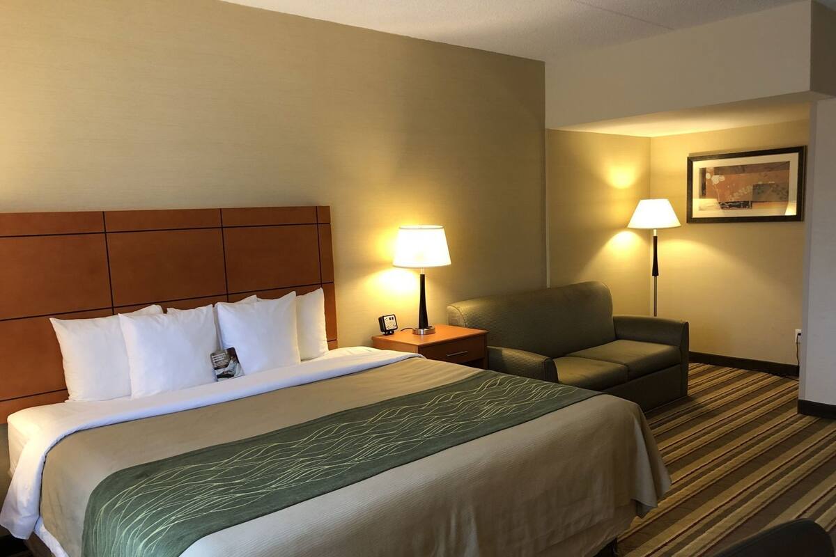 Roupas de cama premium, espaço de trabalho para notebook