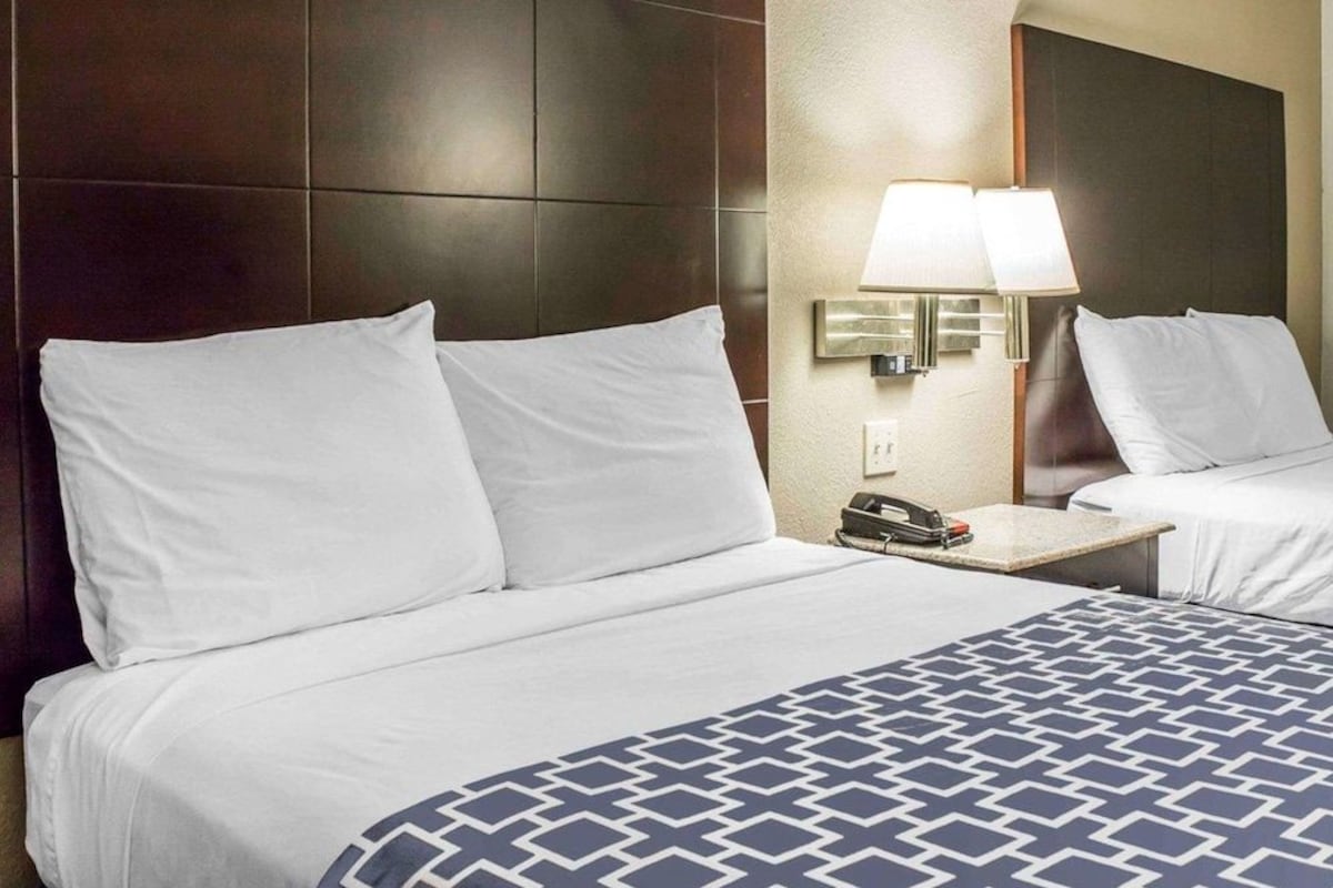 Iron/ironing board, cribs (surcharge), rollaway beds (surcharge)