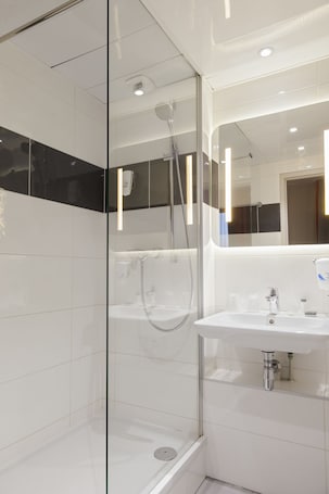 In-room safe, desk, soundproofing, free cots/infant beds. Hotel Inn Design Paris Place d'Italie