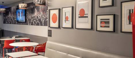 每日供应欧陆式早餐(每人 EUR 12.9)