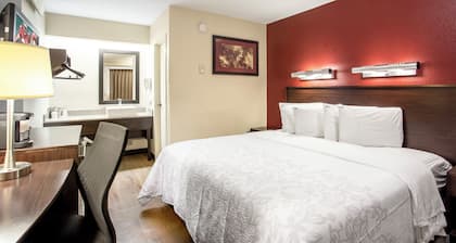 Red Roof Inn PLUS+ West Springfield