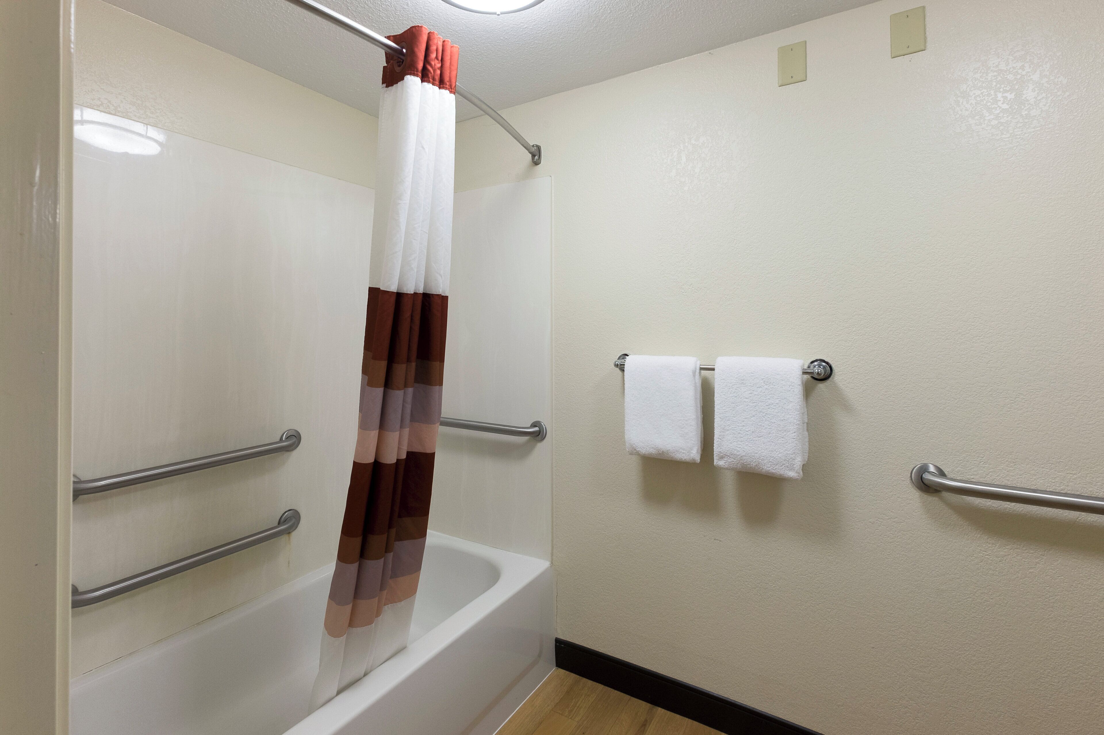 Kostenlose Toilettenartikel, Haartrockner, Handtücher, Seife