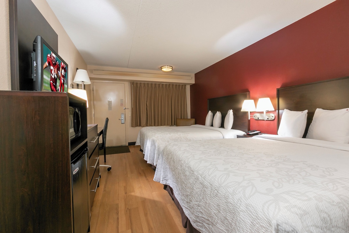 Deluxe kamer, 2 tweepersoonsbedden (Smoke Free) | Pillowtop-bedden, een bureau, verduisterende gordijnen, gratis wifi