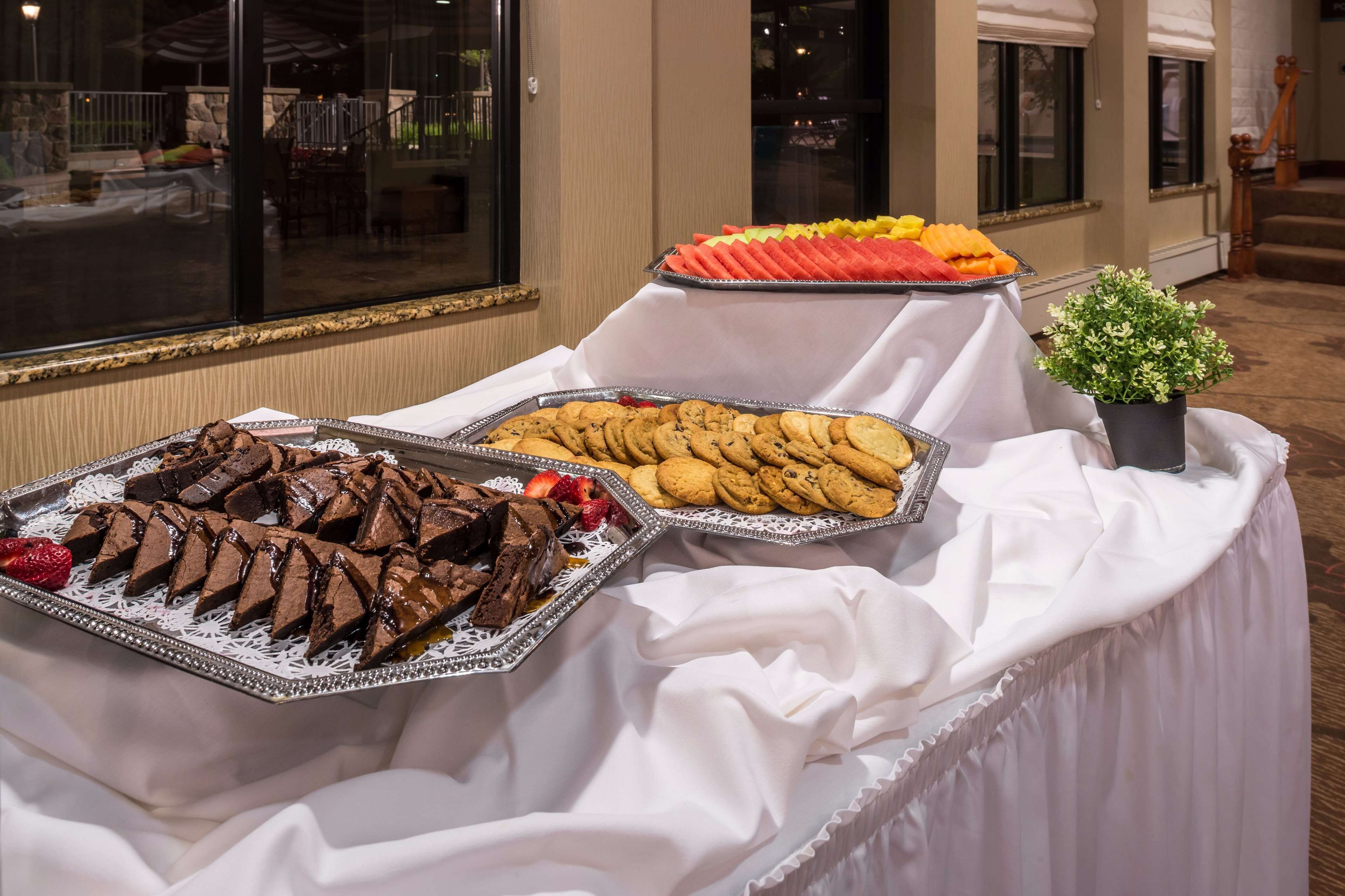 breakfast, lunch and dinner served